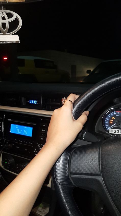 Late Night Drives Pictures, Car Steering Snap, Night Snap Car, Car Driving Photography, Hand On Steering Wheel, Car Driving Snap, Driving Snap, Self Driving Cars, Snap Car