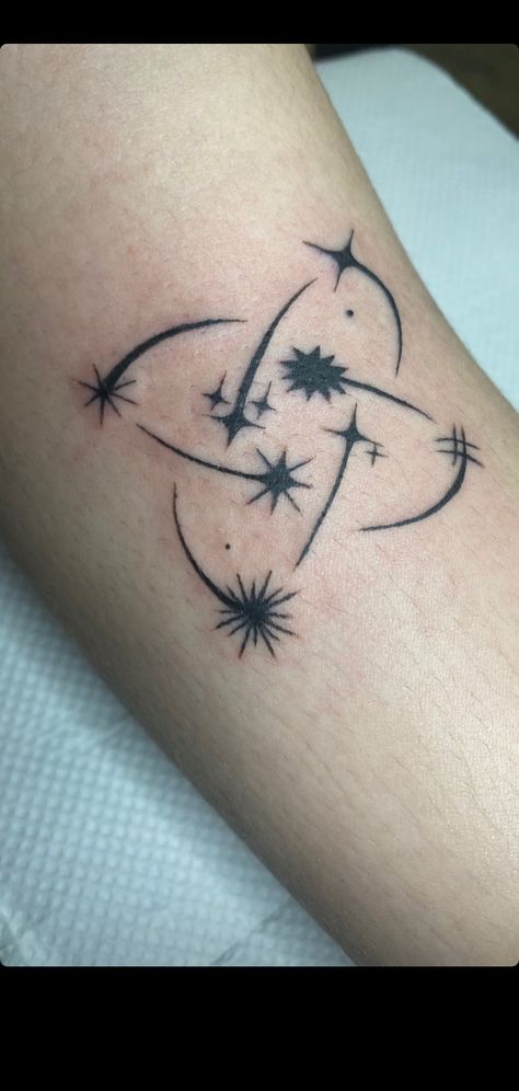 s-class stars tattoo - skz 5-star Red Compass Tattoo, 8 Star Tattoo, Male Star Tattoo, Skz Tattoos Ideas, Five Star Tattoo, 5 Stars Tattoo, Heart And Star Tattoo, K Pop Tattoo Ideas, Stray Kids Inspired Tattoos