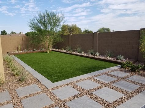 Desert Gravel Backyard, Rock And Grass Landscaping Front Yards, Simple Desert Backyard Landscaping, Backyard Arizona Ideas, Cheap Hardscape Ideas Backyards, Retaing Walls Landscape Ideas, Simple Arizona Backyard, Simple Turf Backyard Ideas, Arizona Small Backyard Ideas