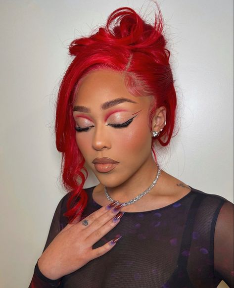 Red Look Make Up, Red Valentine’s Day Makeup, Makeup With Red Hair, Red Prom Makeup, Prom Makeup Red, 27th Birthday Photoshoot, Black Queen Makeup, Pretty Bridal Makeup, Prom Makeup Inspo