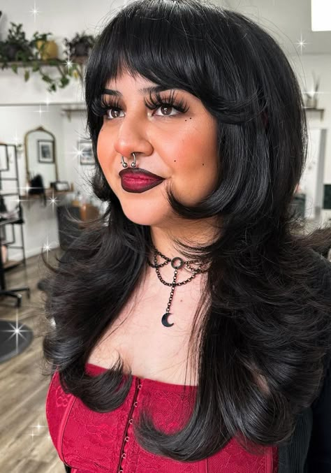 Goth Shag Haircut, Alt Hair For Round Face, Moneypiece Bangs, Goth Bangs Long Hair, Black Hair Inspo Medium, Alt Wigs, Framed Haircut Long Hair, Graduated Bangs, Black Hair With Bangs Grunge