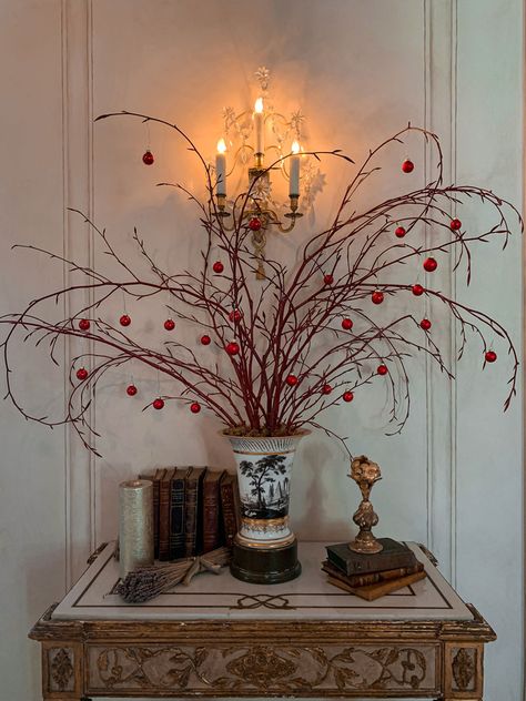 A Parterre Christmas - Private Newport Amaranthus Christmas Tree, Christmas Tree Berries, Red Amaryllis, Red Ornaments, Chic Christmas, Christmas Quotes, Cozy Christmas, Christmas Balls, Holiday Festival