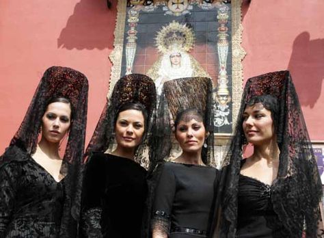 Kinda odd, but I really want a peineta comb and a mantilla veil. Mourning Spanish Catholic widow would be such a good fancy dress costume. ... Spanish Veil, Spanish Hair, Widow Costume, Spanish Mantilla, Lace Mantilla Veil, Christian Head Covering, Latin Culture, Carmen Kass, Flamenco Costume