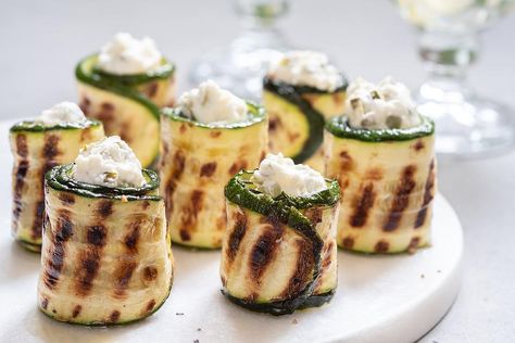 Grilled Zucchini Rollups Recipe: Mediterranean Zucchini Rolls With Lemon & Feta Are Guilt-free Snacks | Vegetables | 30Seconds Food Zucchini Pommes, Zucchini Rolls, Guilt Free Snacks, Grilled Zucchini, Light Dinner, Healthy Sides, Idee Pasto Sano, Cooking On The Grill, Lemon Recipes