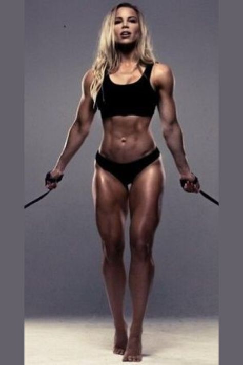 A 1-Week Bodybuilding Routine for Women's Fitness and Wellness." This meticulously crafted workout plan is tailored to empower women seeking to enhance strength, sculpt lean muscle, and foster overall well-being. Incorporating a strategic blend of upper and lower body exercises, this routine seamlessly integrates both strength training and hypertrophy workouts to provide a comprehensive and balanced approach to bodybuilding. Ripped Women, Sport Model, Ripped Girls, Pencak Silat, Body Exercises, Fitness Motivation Pictures, Fitness Inspiration Body, Hot Fitness, Fitness Models Female