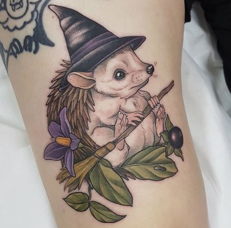 Neo Traditional Animal Tattoo, Nerd Drawing, England Tattoo, Tattoo Sketch Art, Hedgehog Tattoo, Couples Tattoo, Animal Sleeve Tattoo, Arty Ideas, Pumpkin Tattoo