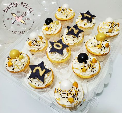 New Years Cupcakes Ideas, Cupcake New Year, New Year Cupcakes Ideas, Happy New Year Cupcakes, New Year's Eve Cupcakes, New Year Eve Cupcakes, Nye Cupcakes New Years, Happy New Year Cupcake Ideas, Happy New Year Cake Design