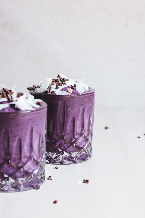 Purple godness smoothie Food Purple Aesthetic, Purple Cocktails Aesthetic, Purple Smoothie Bowl, Purple Smoothie Aesthetic, Alcholic Drink Aesthetic Purple, Nice Drinks, Purple Cactus, Smoothie Base, Purple Food