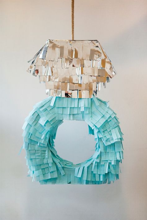 DIY engagement ring piñata! Diy Engagement Ring, Pinata Diy, Engagement Party Diy, Bridal Shower Decorations Diy, Piñata Ideas, Diy Pinata, Blue Bridal Shower, Unique Guest Book, Bridal Bachelorette Party