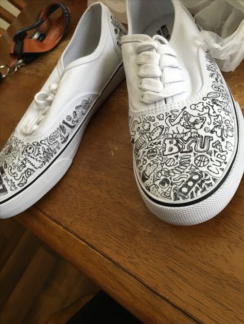 Doodle Art On Shoes, Doodling On Shoes, Doodle On Shoes, Doodles On Shoes, Drawing On Shoes, Doodle Shoes, Cool Drawing, Art Shoes, Cool Doodles