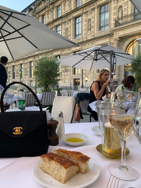 Late Night Dinner, Paris Rooftops, Parisian Summer, Parisian Lifestyle, Parisian Life, Living In Europe, Voyage Europe, Future Lifestyle, Rich Life