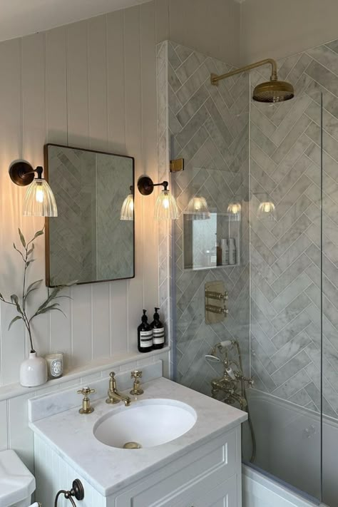 Discover the perfect blend of modern aesthetics and timeless charm in a traditional bathroom adorned with exquisite brassware from JTP. 📸: Finnerz Home Herringbone Tile Bathroom, Modern Traditional Bathroom, Timeless Bathroom Design, Small Master Bath, Timeless Bathroom, Herringbone Tile, Downstairs Bathroom, Bathroom Inspiration Decor, Upstairs Bathrooms