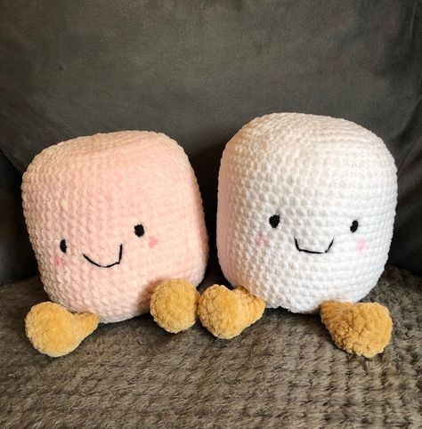 Create your own adorable crochet marshmallow plushie with this versatile pattern! Available in three sizes (small, medium, and large), this easy-to-follow design is perfect for beginners and seasoned crocheters alike. Featuring a cute, smiling face and soft, squishy feet, this marshmallow friend is the perfect gift or decorative companion. Customize your plushie's size and colors to fit your style and enjoy making this delightful, cuddly creation! Jelly Cat Crochet Pattern Free, Quick Crochet Plush, Jelly Cat Crochet Patterns, Aesthetic Crochet Amigurumi, Fluffy Wool Crochet, Jellycat Crochet Pattern, Jelly Cat Crochet, Jellycat Crochet, Crochet Plushies Easy