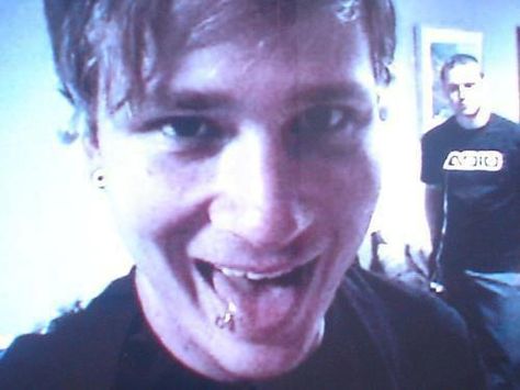 Tom Delonge Tom Delonge 90s, Blink 182 Funny, Blink 182 Tom Delonge, Blink 182 Tom, Mouth Piercings, My Knee Hurts, Goofy Smile, Tom Delonge, Werewolf Wattpad