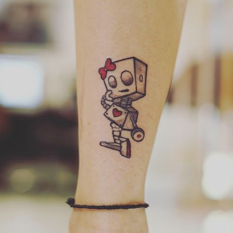 Robot Tattoo Cute, Cute Robot Tattoo, Robot Tattoos, World Famous Tattoo, Robot Tattoo, Emo Tattoos, Tattoo Beautiful, World Famous Tattoo Ink, L Tattoo