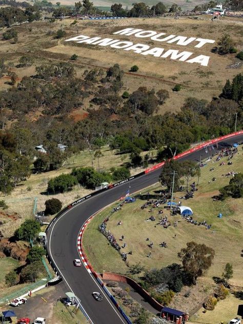 Australian Scenery, Australian V8 Supercars, Bathurst 1000, V8 Supercars Australia, Mount Panorama, Holden Cars, V8 Cars, Australian Muscle Cars, V8 Supercars