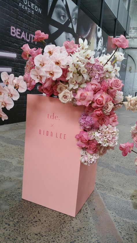 orchids and pink roses Pink Flower Combinations, Pink Rose Arrangements, Pink Orchid Wedding, Orchids And Roses, Pink Flower Arrangements, Plant A Tree, Pink Orchids, Arte Floral, Glam Makeup