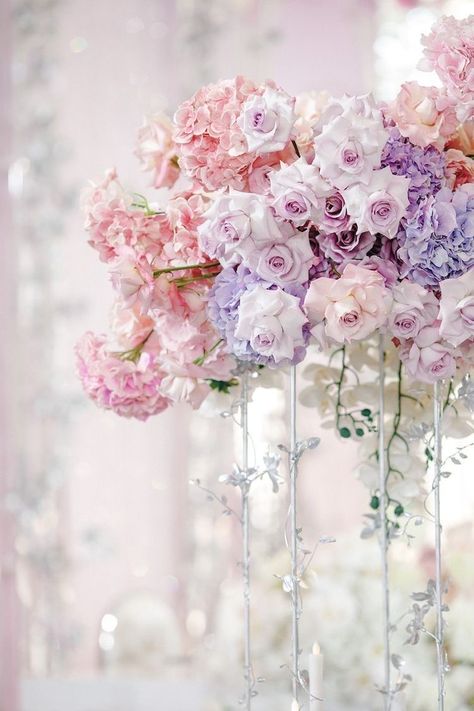 Wedding Centerpieces Ideas, Wedding Palettes, Tall Centerpiece, Purple Wedding Theme, Wedding Color Trends, Centerpieces Ideas, Trending Wedding, Lilac Wedding, Pink And Purple Flowers