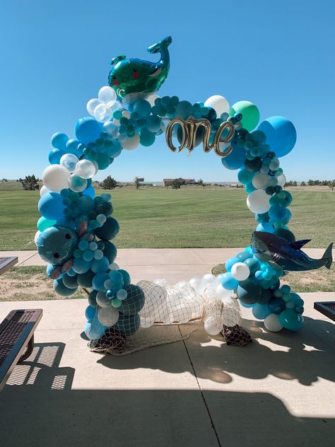 Underwater Balloon Garland, Ocean Theme Balloon Garland, Ocean Theme Balloon Arch, Balloon Circles, Ballon Arch Under The Sea, Under The Sea Bubble Balloons, Bubble Guppies Birthday Party, First Birthday Balloons, Ocean Birthday Party