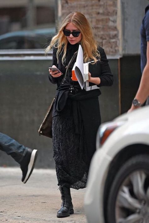 Olsen Street Style, Ashley Olsen Style, Ashley Mary Kate Olsen, Street Style 2022, Olsen Fashion, Olsen Twins Style, Twins Fashion, Kate Olsen, Emmanuelle Alt