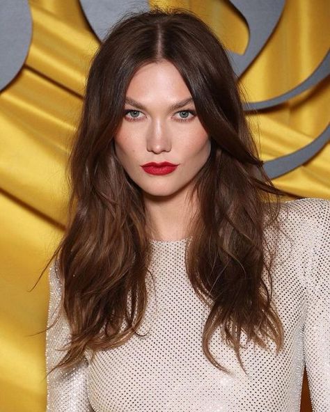 Karlie Kloss Brown Hair, Karlie Kloss Makeup, Karlie Kloss Hair, Karli Kloss, Chestnut Hair, Ashy Blonde, Studio Makeup, Karlie Kloss, Alexandre Vauthier