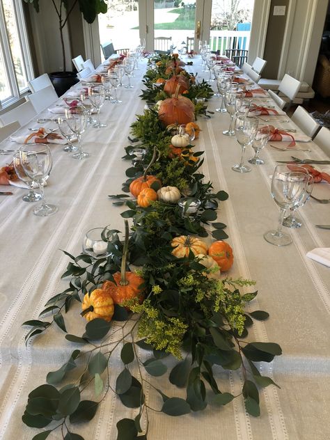 Autumn Table Scape, Fall Place Settings, Thanksgiving Tablescapes Elegant, Thanksgiving Tablescapes Simple, Thanksgiving Table Arrangements, Thanksgiving Display, Easy Thanksgiving Table Decor, Thanksgiving Dinner Table Setting, Farm To Table Dinner