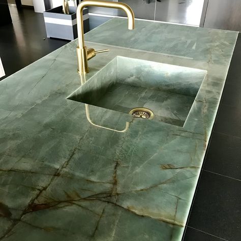 emerald green kitchen countertops Archivi - Acemar Green Marble Kitchen, Green Kitchen Countertops, Emerald Green Kitchen, Stone Kitchen Island, Corian Colors, 90s Room, Green Countertops, Marble Kitchen Island, Marble Bar