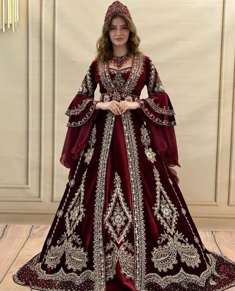 Turkish Royal Dresses, Turkish Dress Design, Traditional Turkish Dress, Turkish Henna Dress, Turkish Wedding Dress Traditional, Turkish Bridal Dresses, Turkish Fashion Traditional, Turkish Traditional Dresses, Red And Gold Wedding Dress