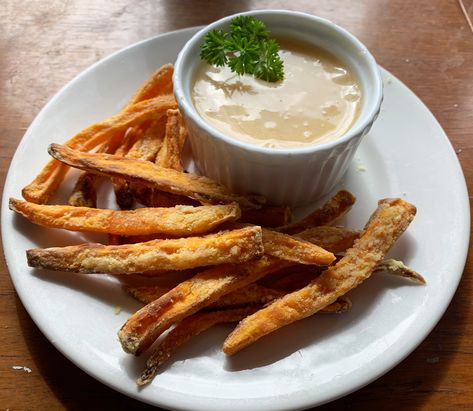 Maple Mayo, Sweet Potato Fry Sauce, Sweet Potato Fries Dipping Sauce, Sweet Potato Dip, Air Fryer Sweet Potato Fries, Crispy Sweet Potato, Potato Rice, Thanksgiving Appetizers, Fried Potatoes