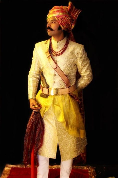 Pictures from Rajput Provinces of India. Pictures of Maharajas, Kings, Princes and Royals on India (Page 1) : Rajput Provinces of India Rajput Wedding Dress, Rajput Wedding, Punjabi Wedding Dress, India Pictures, Rajasthani Bride, Indian Wedding Clothes For Men, Royal Houses, Sherwani For Men Wedding, Groom Dress Men