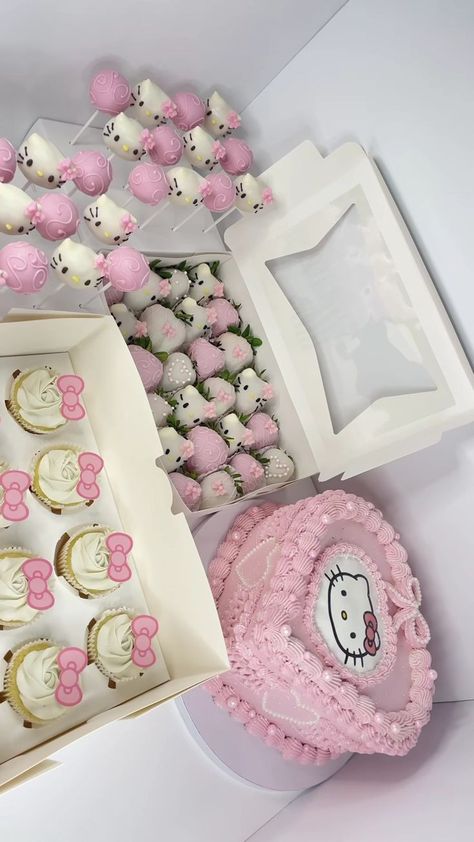 Bolo Da Hello Kitty, Hello Kitty Baby Shower, Hello Kitty Birthday Theme, Kitty Cupcakes, Hello Kitty Theme Party, Hello Kitty Birthday Cake, Girly Birthday Party, Hello Kitty Birthday Party, Hello Kitty Baby