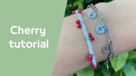 Cherry kralen beads sieraden maken kralenketting Cherry Bracelet, Beaded Cherry, Cherry Necklace, Elastic Thread, Youtube Tutorials, Bracelet Tutorial, Necklace Bracelet, Infinity Bracelet, Necklaces Bracelets