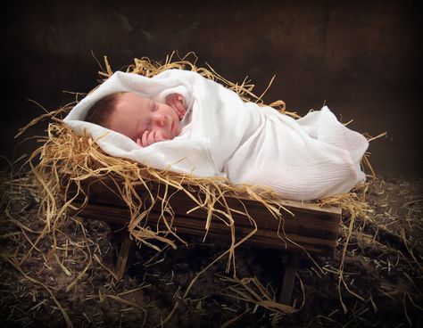 Fairytale Photo Studio in Bountiful Utah: Away in a Manger: Baby Boy Christmas Portrait Nativity Images, Pic Baby, Manger Christmas, Newborn Christmas Photos, Swaddling Clothes, Idea Photography, Christmas Portrait, Photography Christmas, Baby Boy Christmas