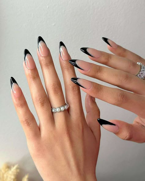 Black Wedding Nails, Black French Nails, Black Almond Nails, Almond Nails French, Kutek Disney, Black Acrylic Nails, Almond Nails Designs, Almond Acrylic Nails, Almond Nail