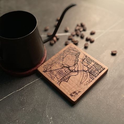 What a surprise gift, The coaster with engraved a city map or your text, made of high-quality rosewood and walnut wood, natural comfort. Add a high-end atmosphere to every taste delicious,  a unique gift for weddings, anniversaries, housewarmings, bridal showers, wedding gifts, gifts for mom, grandma, or grandpa, or any occasion that requires a personal touch. * WOOD & COLOR NOTE: Natural wood, the texture, color, and texture of each one may be slightly different. But please rest assured that we Gifts For Architects, Custom Coasters Wedding, Personalized Key Holder, Wood Laser Ideas, Map Coasters, Gift For Architect, Monogram Coasters, Wood Anniversary, Wood Anniversary Gift