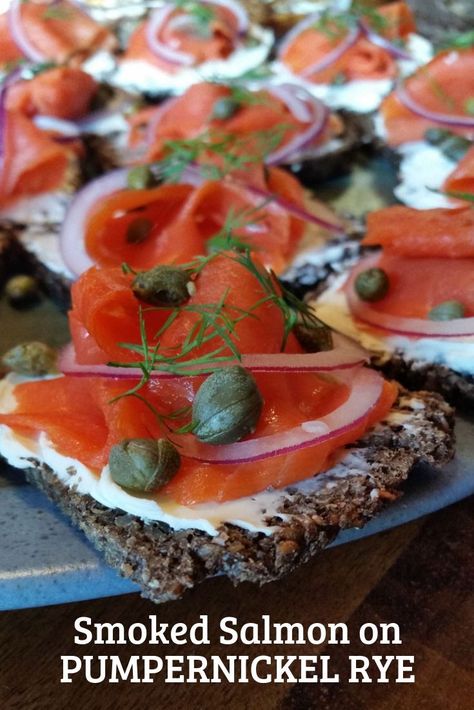 Smoked Salmon on Pumpernickel Rye via @Bakersbeans Salmon Appetizer, Appetizer Sandwiches, Creole Recipes, Seafood Appetizers, Canadian Food, Dinner Appetizers, Favorite Appetizers, Fresh Dill, Easy Appetizer Recipes