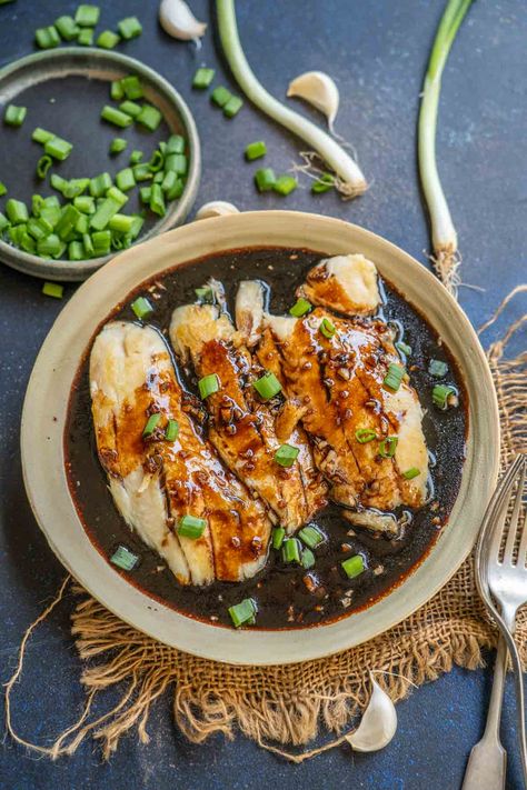 Make this sweet & savory Pan Seared Japanese Teriyaki Tilapia in under 20 minutes using a few simple ingredients. It's low-carb, keto-friendly and bursting with flavours. Tilapia Pan Fried, Teriyaki Tilapia, Tilapia Marinade, Tilapia Baked, Teriyaki Fish, Stir Fry Kimchi, Baked Tilapia Recipes, Fish Tacos With Cabbage, Tilapia Recipe