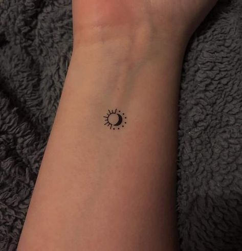 Feminine Tattoos Minimalist, Tattoo Ideas For Men Moon, Moon And Star Hand Tattoo, Sun And Moon Ring Tattoo, Mini Sun Tattoo, Mini Tattoos Ideas, Minimalist Tattoos For Women, Feminine Moon Tattoo, Tattoos Elegant