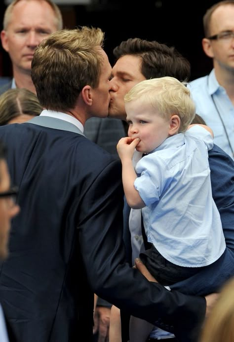 When this moment of love was captured: | 27 Times In 2013 Neil Patrick Harris' Family Was Cuter Than Yours Neil Patrick Harris Family, Doug Jones, Dane Dehaan, Neil Patrick, Gay Dads, Josh Duhamel, Dan Stevens, Neil Patrick Harris, David Boreanaz