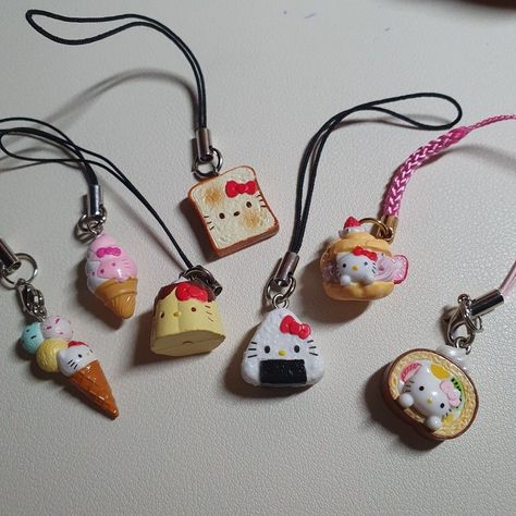 Clay Charms Aesthetic, Hello Kitty Charms, Keychains Cute, Hello Kit, Clay Diy Projects, Cute Polymer Clay, Phone Charms, Cute Clay, Clay Art Projects