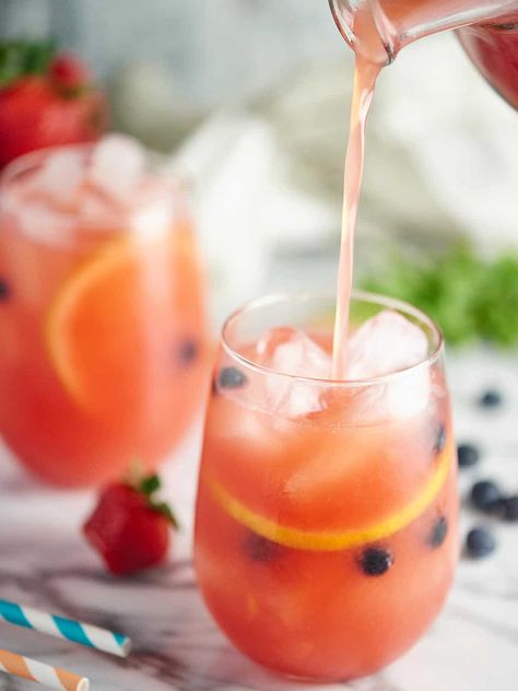 Watermelon Sangria - with White Wine, Triple Sec, and Strawberry Vodka! Vodka Sangria, Watermelon And Strawberry, Watermelon Sangria, Olive Garden Recipes, Strawberry Vodka, Homemade Cocktails, Nice Recipes, Vacation Meals, Fresh Watermelon