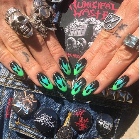 🕷 MISS BETTY ROSE 🕷 op Instagram: "I should wait to post these.... but I can’t 🔥 for babe @glamphetamine @dd_co…" Flame Nails Green, Nails With Green, Green Flames, Sculpted Gel Nails, Flame Nails, Blue And Silver Nails, Flame Nail Art, Checkered Nails, Nails Tattoo