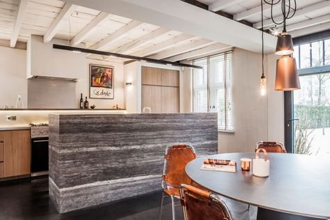 Farmhouse by Juma Architects Old Farmhouse Renovation, Modern Decoration Ideas, Bright Kitchen Lighting, Equipment Shed, Brick Farmhouse, Farmhouse Renovation, Contemporary Villa, Modern Renovation, Farmhouse Remodel