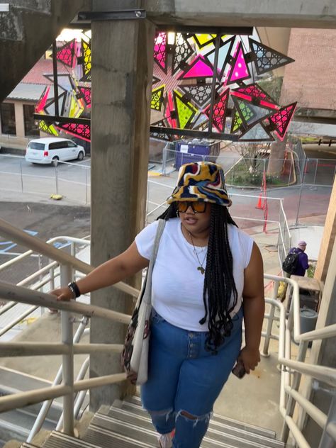 Bucket Hat And Sunglasses Outfit, Bucket Hat Outfit Plus Size, Bucket Hat Outfit Black Women Summer, Bucket Hat With Locs, Bucket Hat Outfit Black Women, Hat Outfit Black Women, Bucket Hat And Sunglasses, Loc Accessories, Flower Bucket Hat