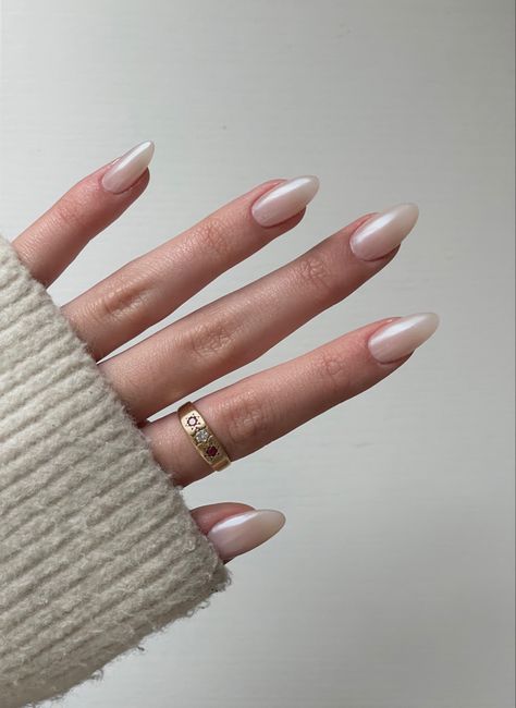 Soft Gel Manicure, Soft Winter Nails, Natural Holiday Nails, Haylie Bieber Nails, Medium Oval Nails, Silk Nails, خواتم خطوبة, Engagement Nails, Milky Nails