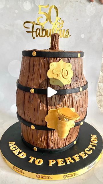 Cake Designs Beautiful, Easy Cake Designs, Whiskey Barrel Cake, Bourbon Cake, Pieces Cake, Barrel Cake, Cake Hacks, Decoration Pieces, Baby Cupcake