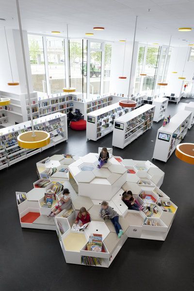 Education Design Interior, Library Seating, School Library Design, Childrens Library, Library Architecture, School Interior, Interior Design School, Kids Library, Playground Design