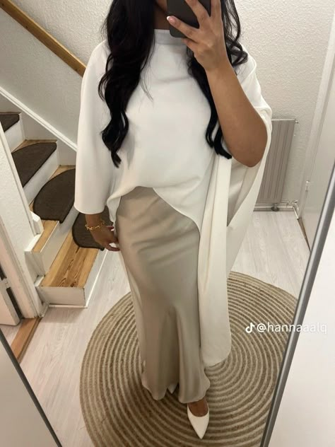 not my pic- love the skirt and such a cute outfit! Modest Outfits Muslim, Outfits Muslim, Holiday Outfits Summer, Eid Outfit, Outfit Zara, Eid Outfits, Mode Zara, Modesty Outfits, Muslim Outfits Casual