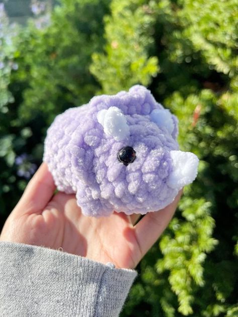 Crochet Triceratops Plushie (purple)| Amigurumi Crochet toys patterns free amigurumi #crochettoyspatternsfreeamigurumi #crochet #crochettoy #crochetpattern #crochetpatterns 1.769 Crochet Ideas With Purple Yarn, Purple Amigurumi, Toys Quotes, Free Patterns For Crochet, Crochet Triceratops, Patterns For Crochet, Purple Crochet, Purple Vibe, Crochet Stuff