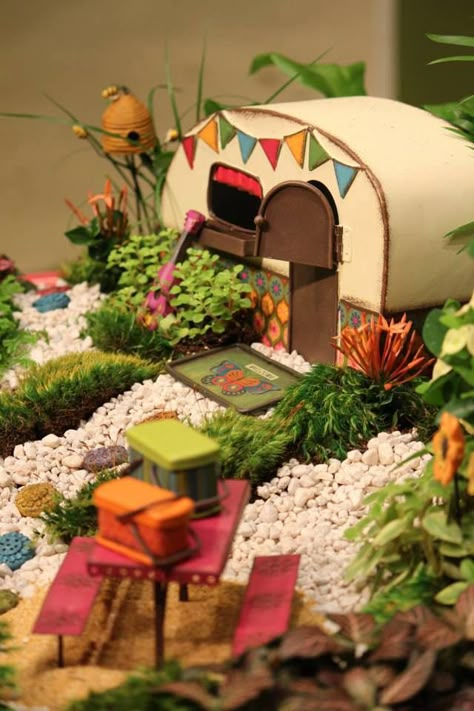 fairy camping, fairy garden Boho Fairy Garden, Fairy Camping, Beach Fairy Garden, Fairy Garden Ideas, Fairy Garden Designs, Miniature Gardens, Fairy Furniture, Mini Fairy Garden, Faeries Gardens